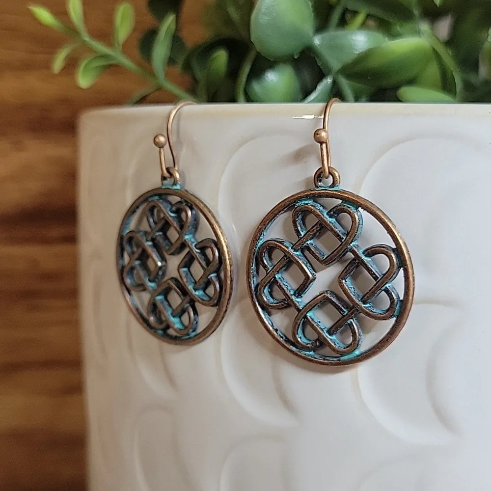 WELSH CWTSH LOVE KNOT DROP EARRINGS